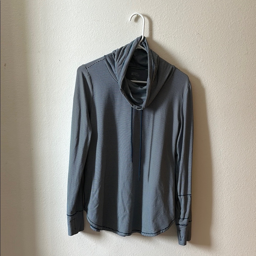 Market & Spruce women’s long sleeved top, medium, navy/white stripes, UV SPF 40